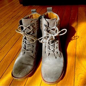 Sofft Baxter Pietra waterproof gray suede ankle boots size 8